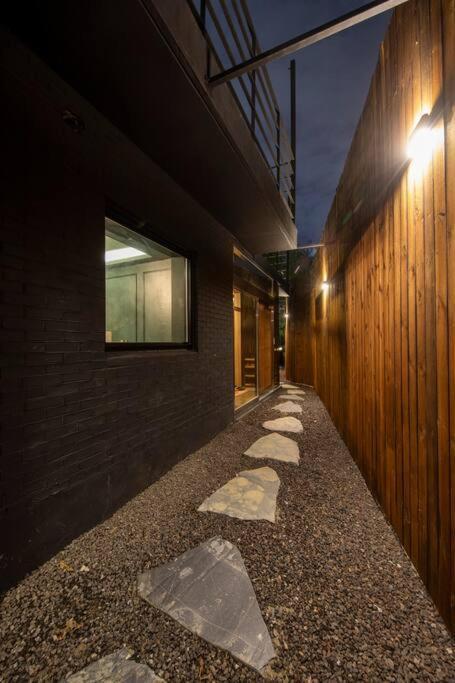 Azit Under Namsan Mt Apartment
